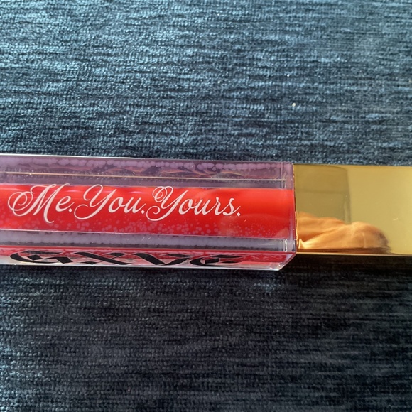 Gwen Stefani GXVE Space Buns Liquid Lipstick - Picture 2 of 3